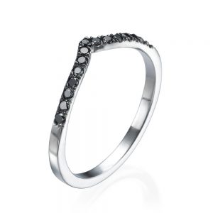 טבעת יהלומים שחורים V - זהב 14K